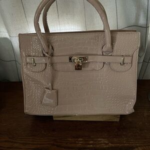 No name crockadile texture faux pink pattern leather bag. See pictures.
